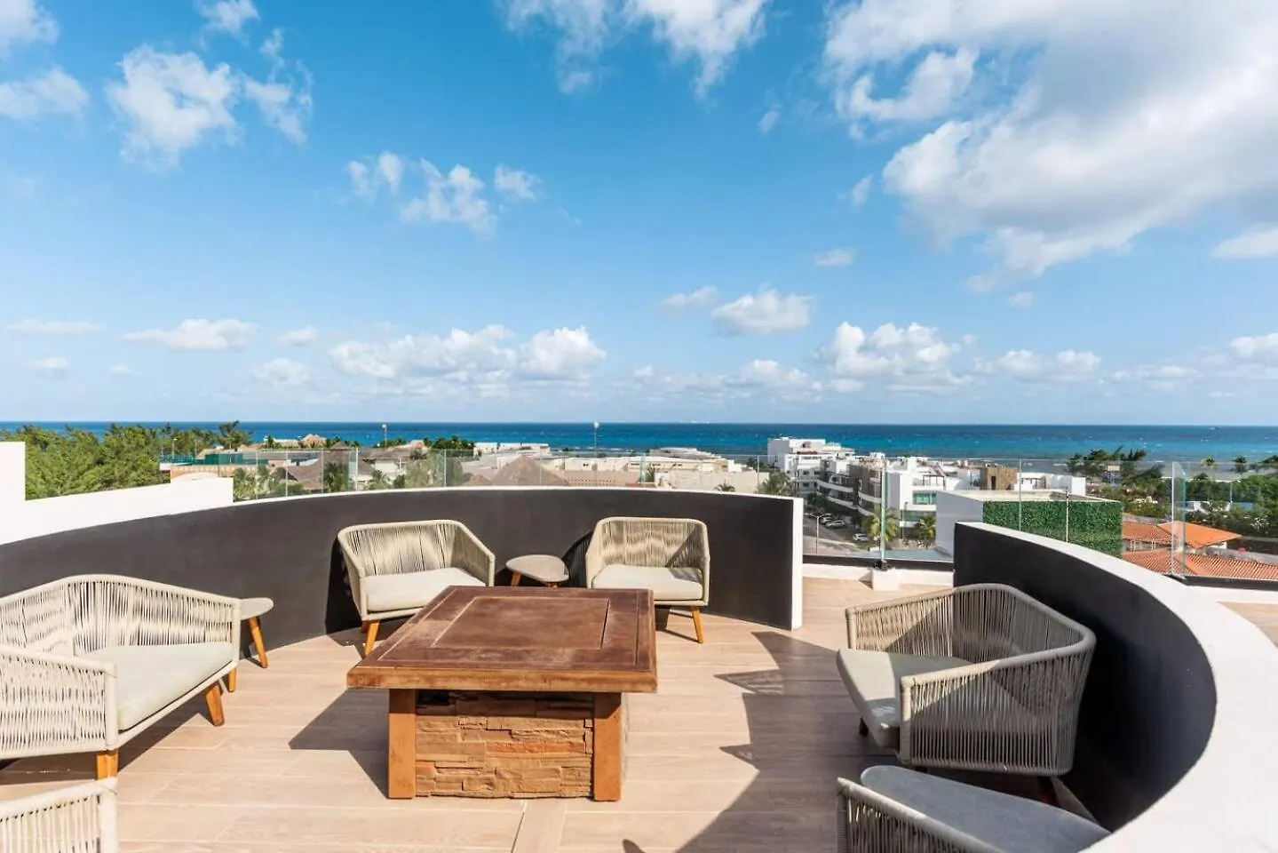 Luxury 2Br, Ocean View From Balcony And Rooptop Playa del Carmen Apartment